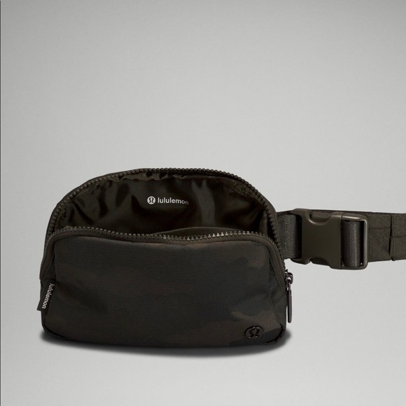 SOLD EVENT Lululemon everywhere belt bag - Picture 8 of 8